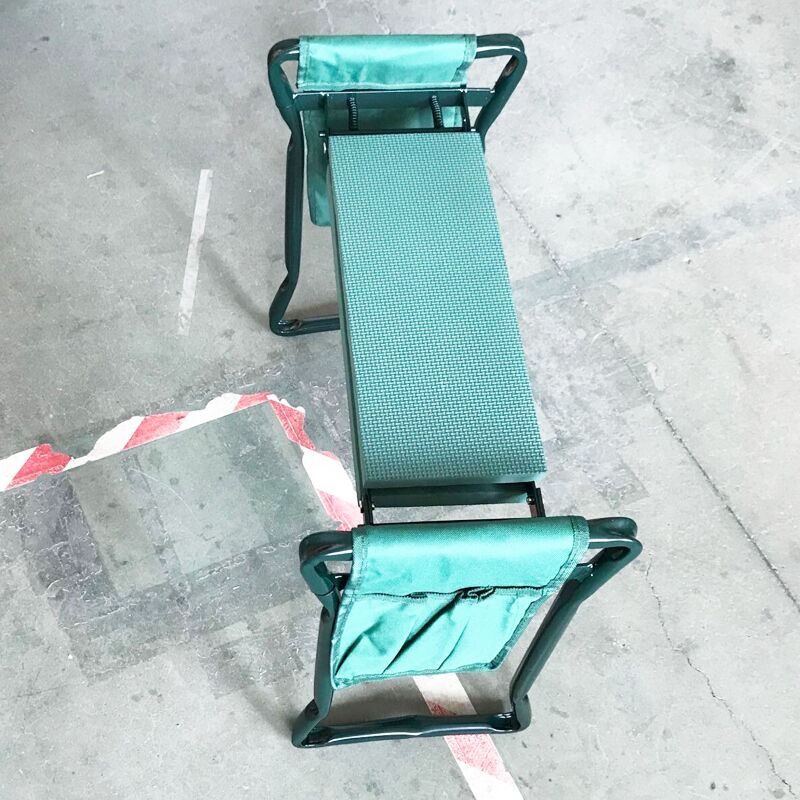 Lightweight and Foldable Garden Kneeler