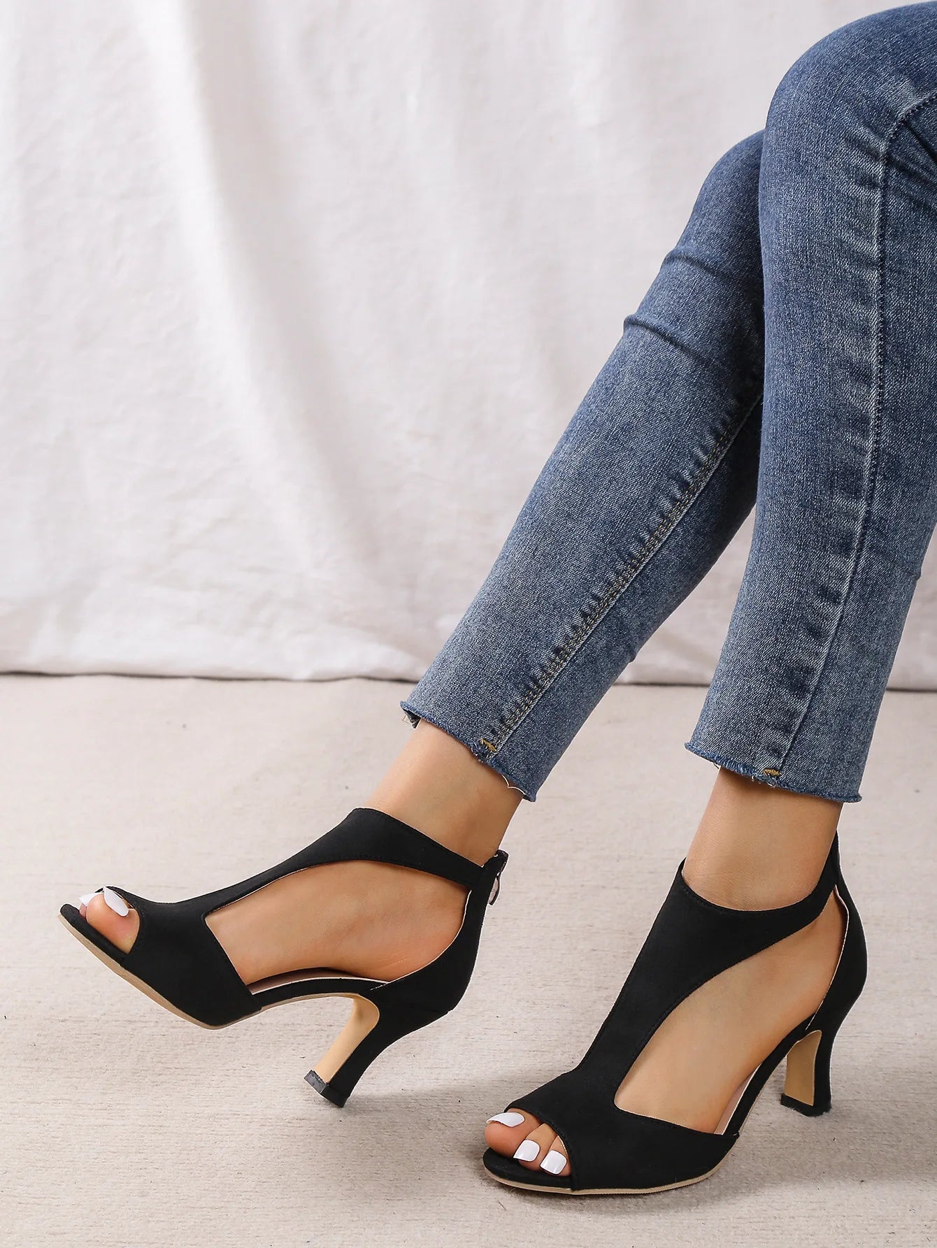 Simple and Fashionable Back Zipper Fishmouth Shoes Women's Side Stiletto Roman Sandals